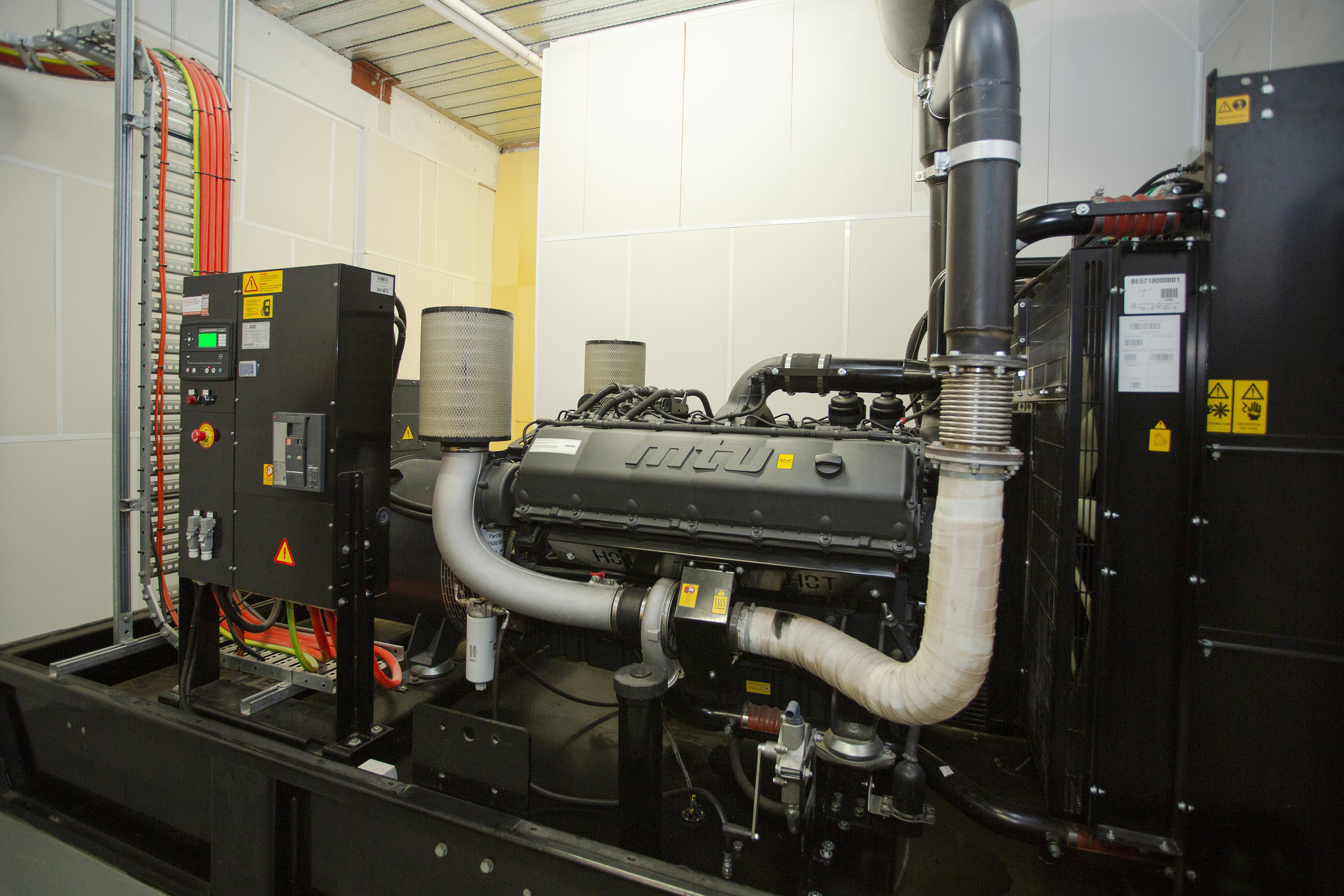 Caznet data centre facility — cooling and power infrastructure